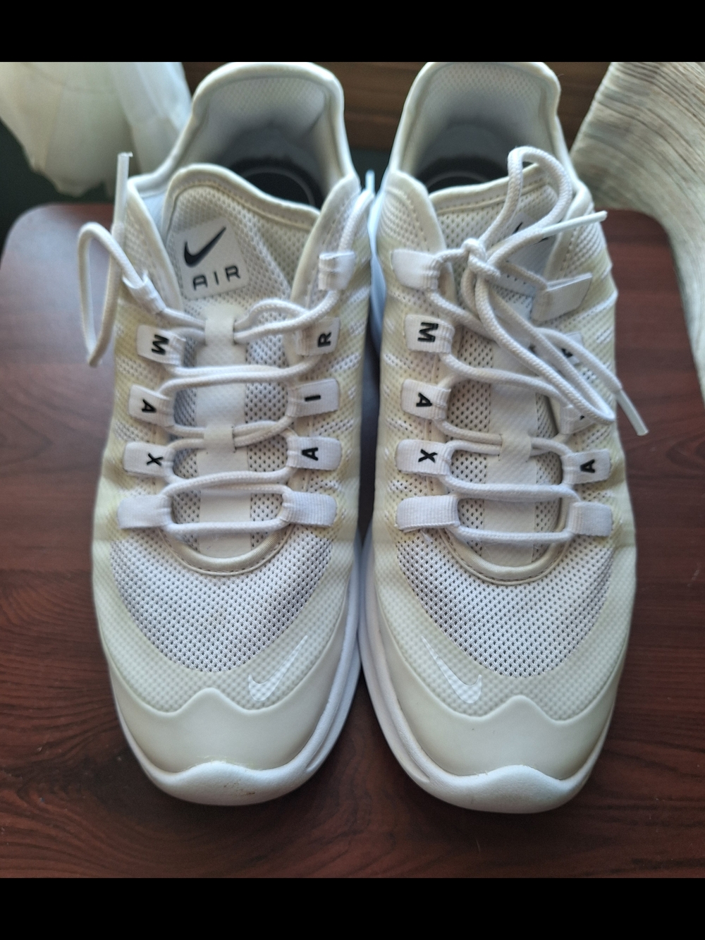 Womens Nike Air Max Sneakers. Sz 9